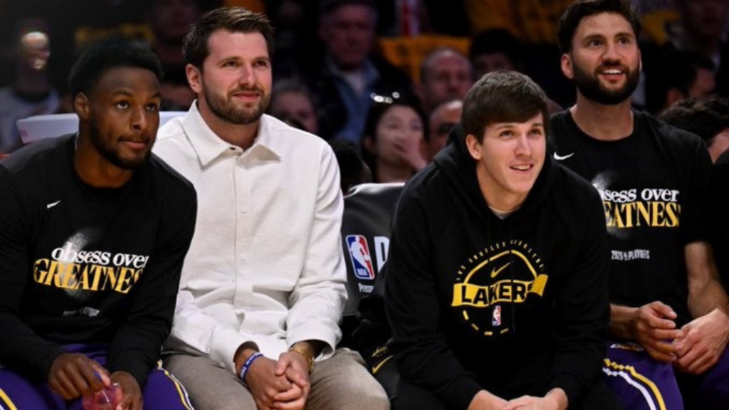 lakers lidera serie de playoffs sin austin reaves y luka doncic
