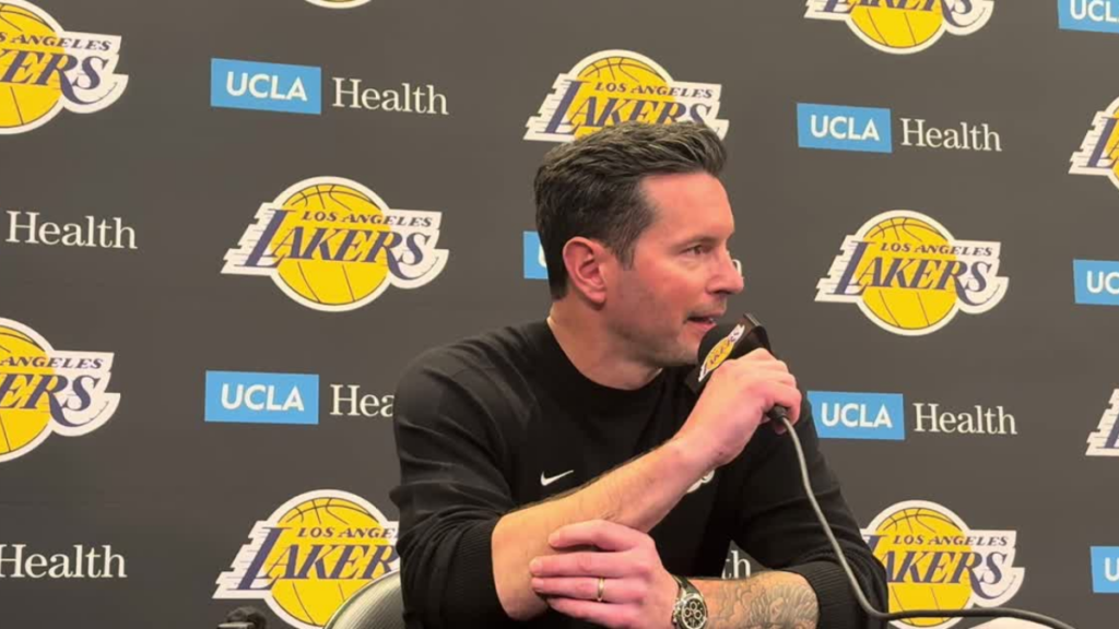 JJ en conferencia de prensa lakers
