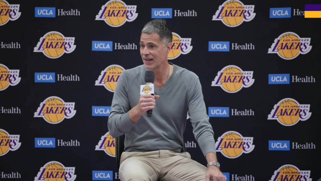 Pelinka anuncia un mercado con altas expectativas y cambios en la oficina 2 rob pelinka conferencia de prensa lakers